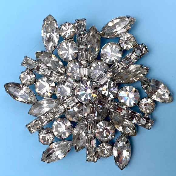 Kramer New York White Rhinestone Silver Tone Snowflake Brooch Pin - Picture 1 of 8